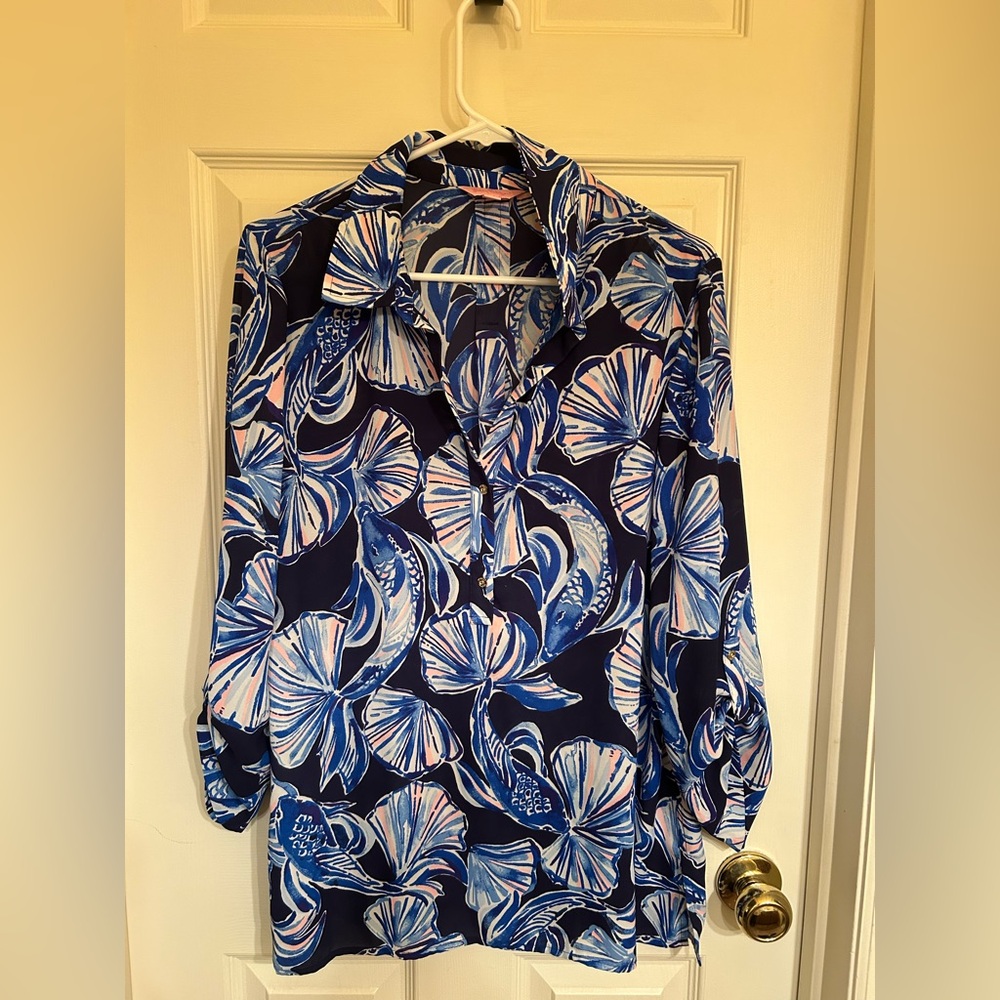 Like New Lilly Pulitzer Navy and Blue Floral Blouse